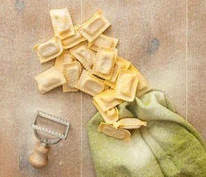 Gusto & Co.  Maxi Square Beef Cheek Ravioli Pasta 1kg C5
