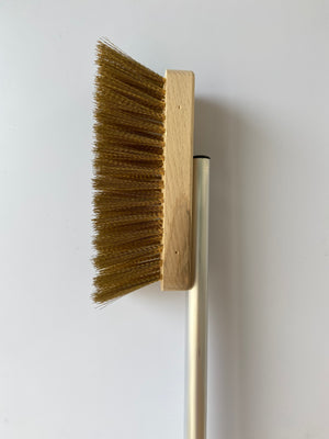 GI.Metal Brush Brass Bristles 150cm  C12